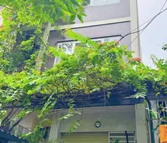 need money to sell beautiful house with car parking gate, 45 meters * 4 floors. slightly 8 billion – phung khoang market area phone number 0972 078