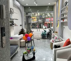 need to share place at duong van be street - two ba trung - hanoi
