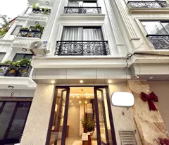 new house for sale - beautiful full interior - parking car ngoc thuy 32m2 x 5 floors 9.5 billion long bien hanoi.