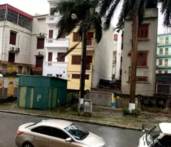 next villa - corner lot - top business - cars parked day and night