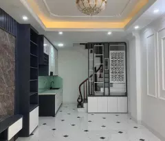 ngoc thuy house for sale, 33m, 3 bedrooms, fully furnished, brand new, car parked at the gate to drive around