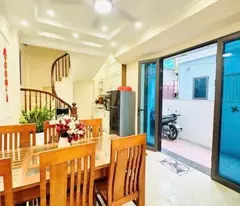 ngoc thuy house for sale. 36m. 5-storey house, many amenities around. 5m car exit. owner offers 7.7 billion yes