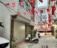 ngoc thuy house for sale, clear alley, car parked at the door, only 11.5 billion
