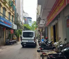 nguyen house for sale in kon tum, dt40m2 5t, sidewalk division, oto avoidance, business, office, additional 20 billion
