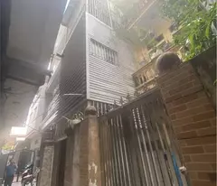 nguyen trai house for sale 57 m 4t mt3.2m price 9 billion! a few steps to nguyen trai street. still