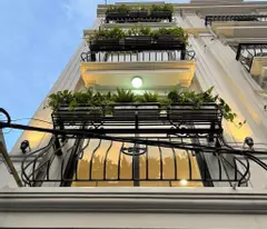 nguyen van cu house for sale, 38m2, 5 floors, corner lot with 2 open spaces, car access - price slightly 8 billion