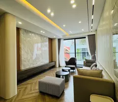 nguyen van cu house for sale - 68m2 price 11.2 billion. the house has a corner plot of 3, is airy, avoids cars, and is open to all directions