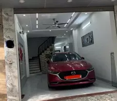 nguyen van cu's house for sale, car parked at the door, clear alley, business