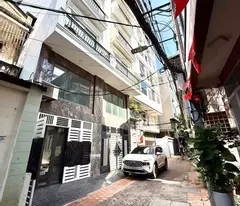 november 1, offering discount of 500 million, owner needs to sell ly. nice location, convenient traffic, 3 steps away.