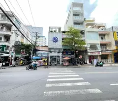 only 48 billion owns a house facing nguyen gia tri, binh thanh district. 8.5m x 35m. income 180 million/month