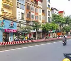 owner ly needs to sell house on lac long quan street, tay ho, 40m2, price 12.3 billion.