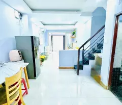 owner needs to sell 4-floor house ly imart emart 2- go vap -6 room, cash flow 20 million/month, car alway