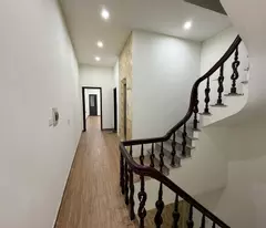 owner needs to sell 80m2 5-storey house, elevator at alley 163 nguyen van cu. 4m road open to cars