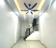 owner needs to sell for 9.1 billion 27m 5 floors 3 bedrooms house location on car alley, both commercial and residential, just a few steps away