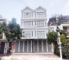owner rent building facing con khuong street (with elevator)