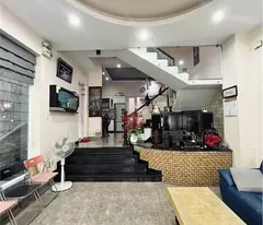 plastic car home for sale - 4 stories reinforced concrete - 5 bedrooms - 6 bathrooms - 84m2 - huge horizontal specifications (6x14) - now