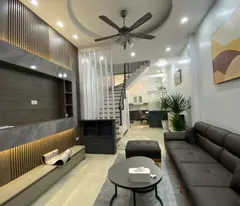 rare apartment in body area – 5 bedrooms x 40m² × 5 floors.