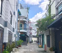 rold house for sale (6.4 x 23) 5m alley oto enter the house, hoang hoa tham, binh thanh