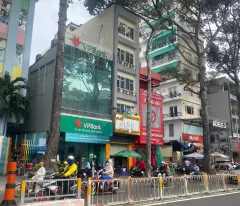 ** sale building_ front of tran hung dao ward 6 district 5 **