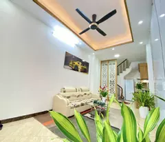 sale! nguyen duc canh's house is 40m 5t, the car parked at the door is only a little over 3 billion