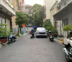 sale of 6m wide house, right at t3 station, sleeping car in the house, cong hoa hxt only 20 billion tl