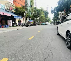 sale of apartment building with restaurant corner lot on 2 streets at floor price
