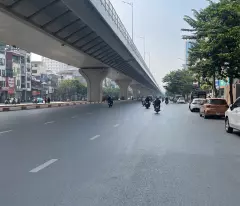sale of house on minh khai street, large and wide sidewalk, car parking area .dt41m2-5t. big cash flow rental