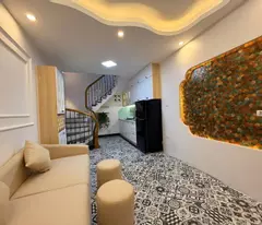 sale of new house, next to car, area 28m2, 5 floors, nga tu so (nguyen trai, thanh xuan). 5.6 billion.