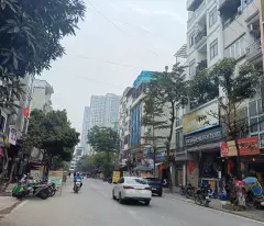 sale of phu dien office 144m2 - 8 floors 1 basement, wide sidewalk to avoid cars, price 42 billion