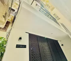 sale of residential house built in office building 35m2x4 floors, 70m car, three-wheeled vehicle to enter the house, price only 4.6 billion