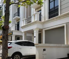 sale of townhouse with 1 ground floor and 4 floors attic next to vinhomes grand park marina