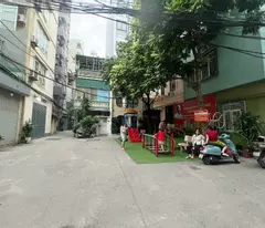sale of vuong thua vu house, 86m wide frontage, close to car parking