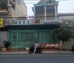 selling 2-storey front house 10x20m for 12.5 billion dang thuc vinh long street