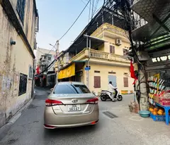 selling 2t house on thuong thanh, 52m wide street, car for only 8 billion