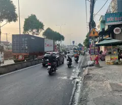 selling 3-storey front house 8.5x23m for 13.3 billion on national highway 22