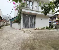 selling 3-storey house, 80m2, slightly 3 billion. people built it firmly, cars came in. duong quang, gia lam