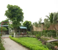 selling 350m of land 13m in bat khoi lb, price 44 units, suitable for building garden villas, offices, factories, cars, businesses.