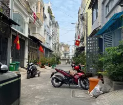 selling 4-storey house on highway 13 adjacent to van phuc city 60m2 width 4.5m car parking only 7.2 billion