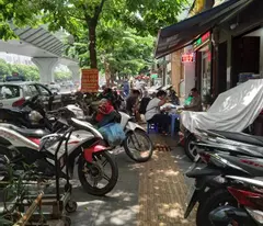 selling 42m on dai la street to give away mrs. trung's house
