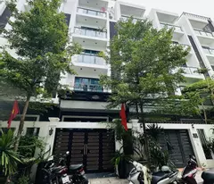 selling 5-storey townhouse villa with central lake view cau giay - bac tu liem only 90m² price 37 billion