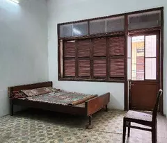 selling 52m of plot on 8/3 street to give away a car business to two ladies