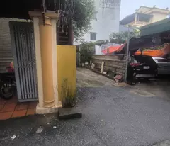 selling 54m to give away a house near a new, prosperous road with lots of cars entering hoang mai's house