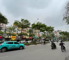 selling 6-storey house, corner apartment with 2 open sides, area 102.9m², facing dao tan alley, road in front of the garage