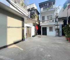 selling 68m nguyen khoai to give away a car park, day and night entrance to hoang mai's house