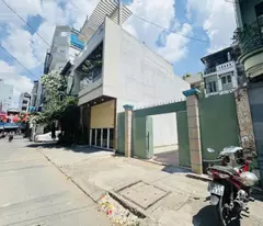 selling 6x15 square land right at nguyen van cu bridge, 2 frontages of 12m without street lines, about 17 billion