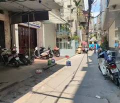 selling 72m hoa binh minh khai donated the house with a car parked at hai ba trung's business house