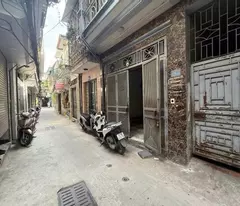 selling 72m on quynh thanh lanh lane to give away a car house for business to two mrs. trung