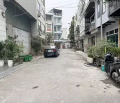 selling 90m2 5-storey house, alley 74, gia thuong street, long bien. right next to khai son hill and french international school