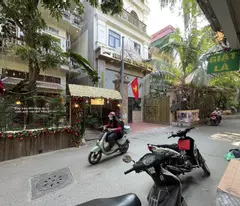 selling 95m commune dan to give away a car to avoid crowded business