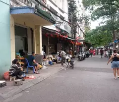 selling a 1-storey house in the center of thanh xuan market street, nguyen quy duc, area 100m2, floor 7m, good business location